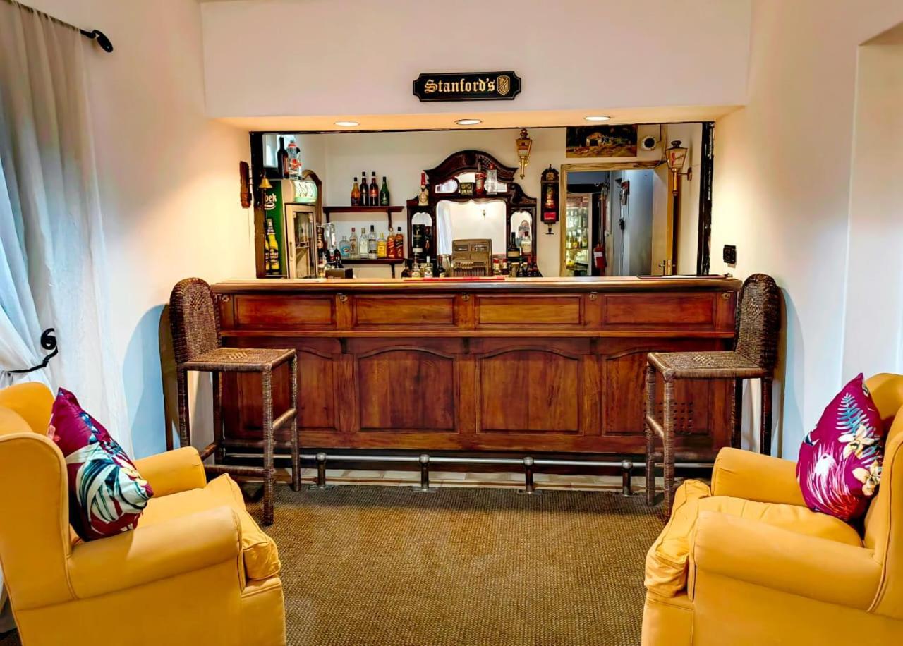 Albertinia Hotel エクステリア 写真